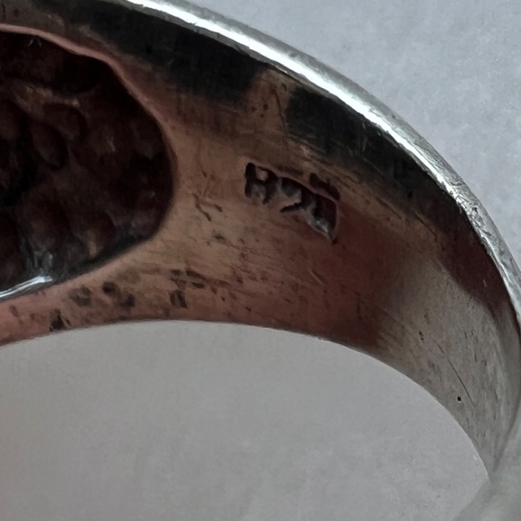 Vintage 1980s Sterling Silver & Onyx Ring Bold Design - Statement Ring Size 7 - Picture 6 of 13